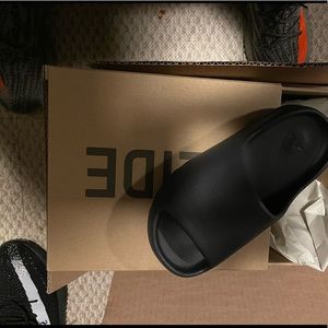 Yeezy slides onyx